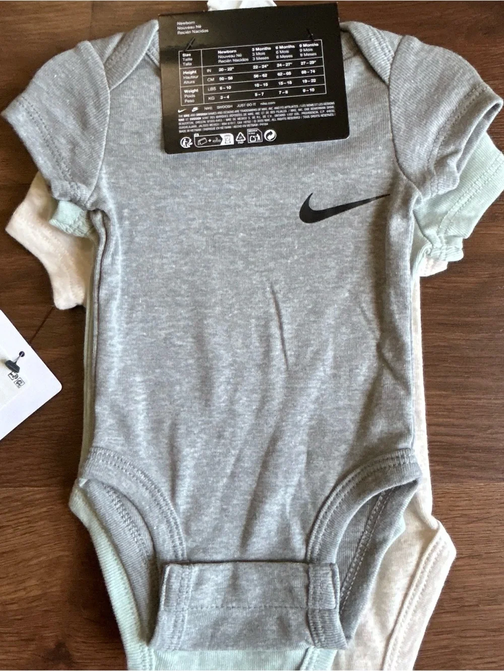 Nike Set of Three Bodysuits Mica Green Heather Newborn